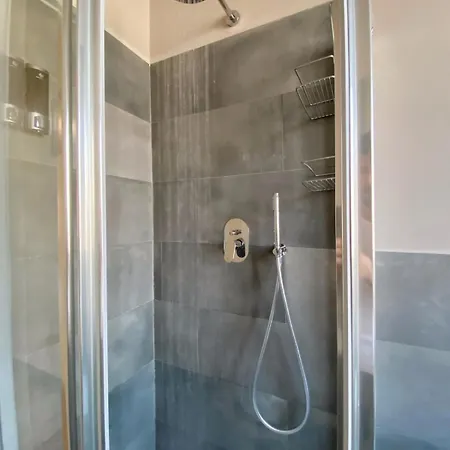 Comodo E Pratico Nel Cuore Pulsante Di Apartamento Pisa