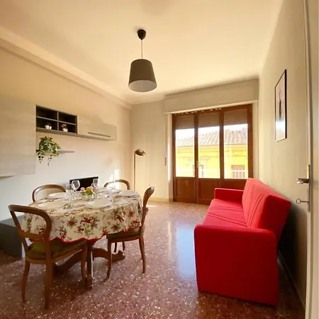 Comodo E Pratico Nel Cuore Pulsante Di Apartamento